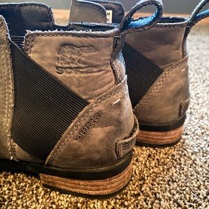 Size 7.5 Sorel Emelie Chelsea Bootie